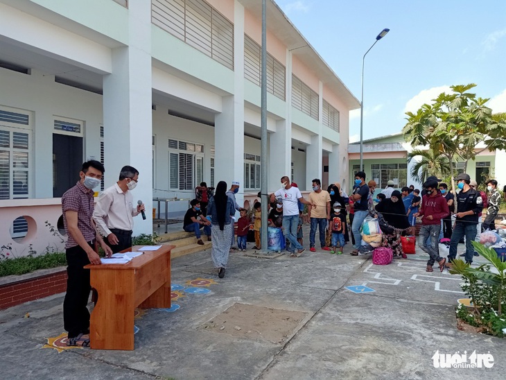 Hỗ trợ xe đưa gần 400 công dân từ Campuchia hoàn thành cách ly về nhà - Ảnh 2.