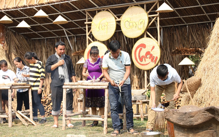 Cả nhà bên nhau trong Vui cùng con cháu của MC Quyền Linh