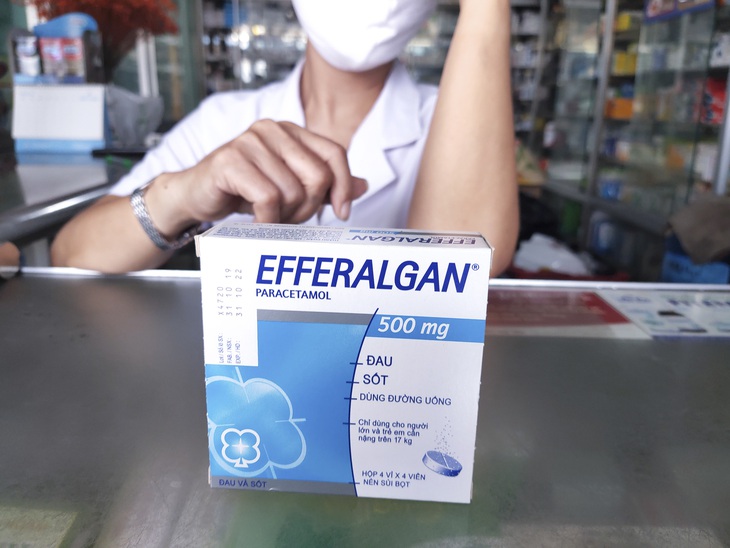 Trước dịch Efferalgan 48.000 đồng/hộp, đang dịch nhà thuốc bán 80.000 đồng - Ảnh 1.