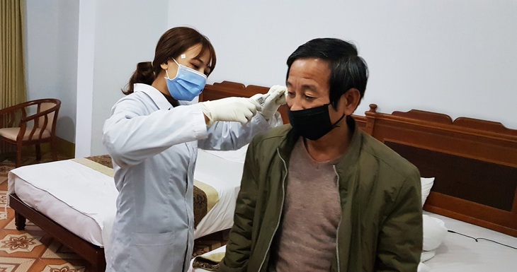 Đi từng ngõ, gõ từng nhà để tìm corona - Ảnh 1.