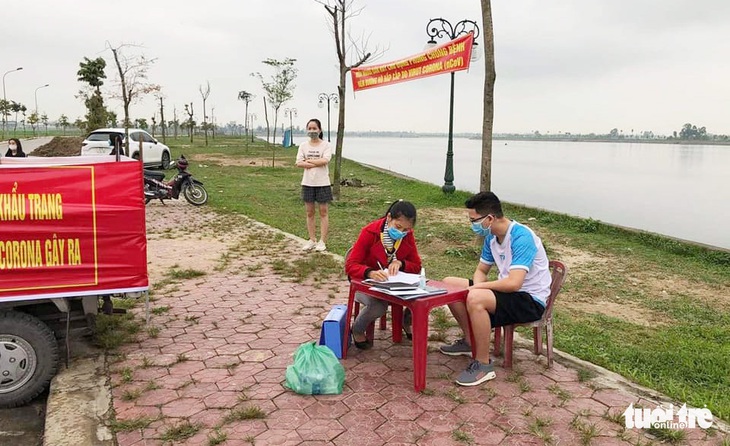 Vinh lập các chốt ngăn người ra nơi công cộng tập thể dục - Ảnh 3. Vinh lập các chốt ngăn người ra nơi công cộng tập thể dục - Ảnh 3.