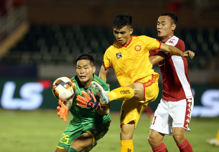 CLB Thanh Hóa thực hiện giảm lương nhiều nhất V-League - Ảnh 1.