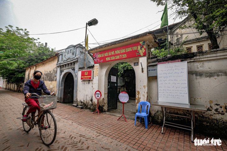 Lấy mẫu xét nghiệm COVID-19 toàn bộ công an phường Đông Ngạc - Ảnh 6.