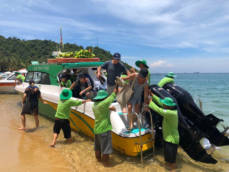 Khuyến mãi khủng, nhiều tour giá rẻ chưa từng có - Ảnh 1.