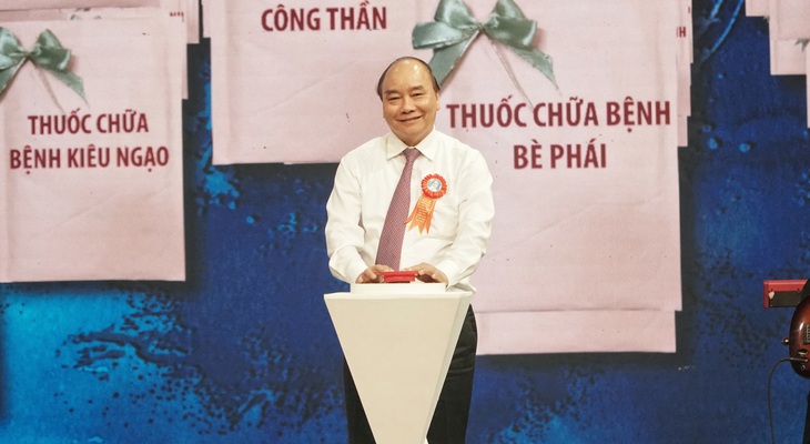 Thủ tướng ấn nút ‘ATM thuốc’ chữa bệnh tham nhũng, xa dân - Ảnh 1.