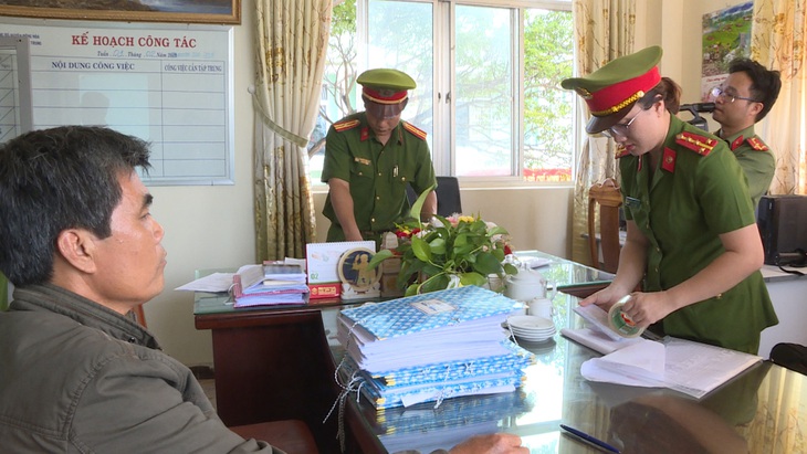 Vụ bắt nguyên trưởng phòng tài nguyên môi trường: khởi tố thêm 1 đồng phạm - Ảnh 1.