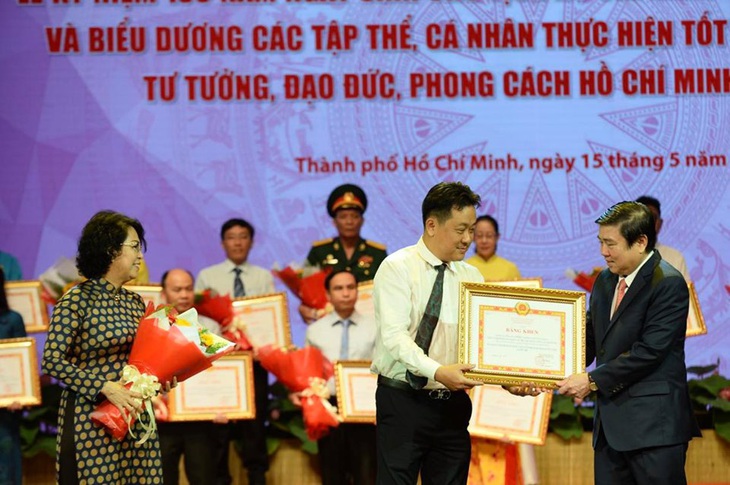 Tuyên dương tập thể, cá nhân điển hình học tập và làm theo tư tưởng, đạo đức, phong cách Hồ Chí Minh - Ảnh 7.