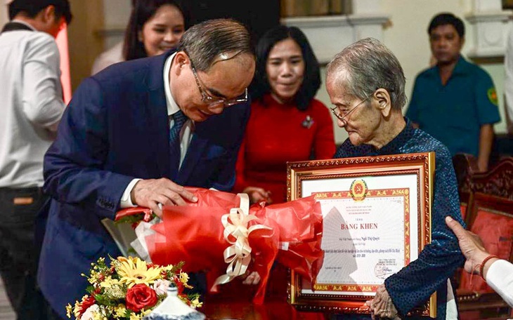 Tuyên dương tập thể, cá nhân điển hình học tập và làm theo tư tưởng, đạo đức, phong cách Hồ Chí Minh