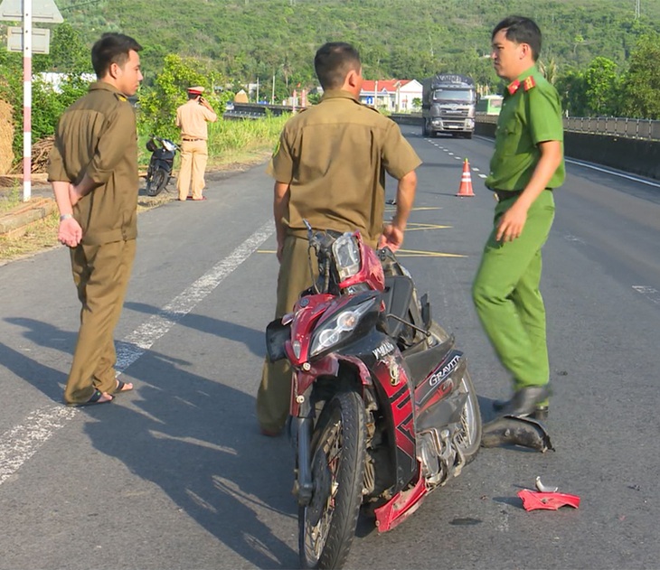 Truy tìm xe rời khỏi hiện trường sau vụ tai nạn chết người - Ảnh 1.