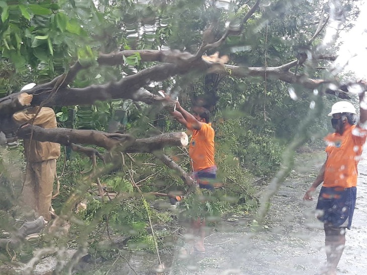 Dịch COVID-19 chưa qua, Ấn Độ, Bangladesh phải sơ tán hàng triệu dân vì siêu bão - Ảnh 3.