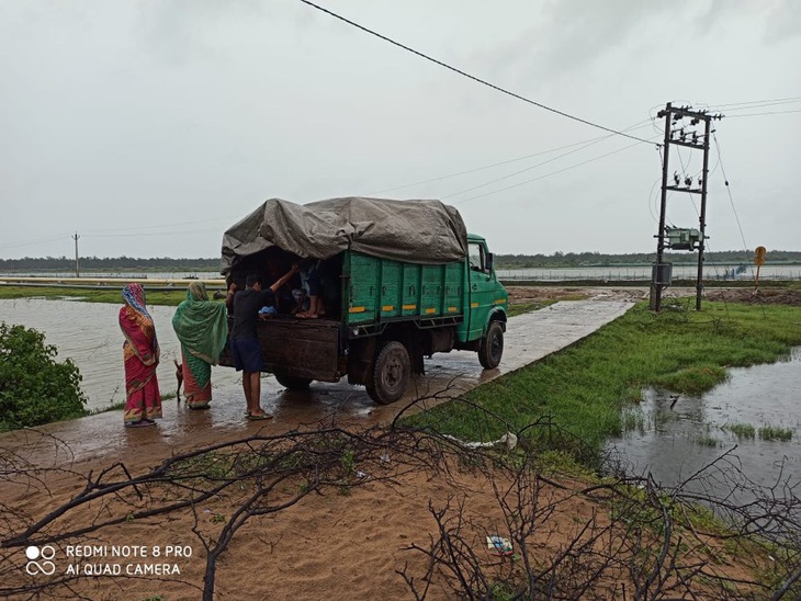 Dịch COVID-19 chưa qua, Ấn Độ, Bangladesh phải sơ tán hàng triệu dân vì siêu bão - Ảnh 4.