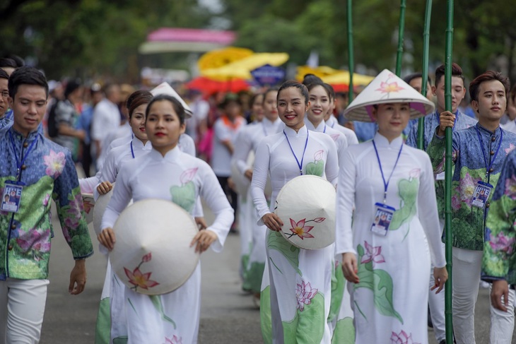 Huế là thành phố áo dài, tại sao không? - Ảnh 5.