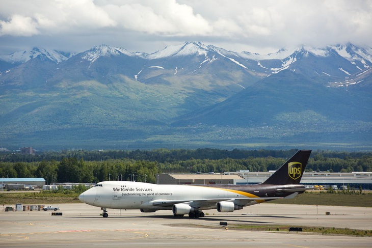 Sân bay ở Alaska hẻo lánh bỗng thành sân bay bận rộn nhất thế giới - Ảnh 1.