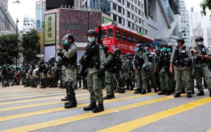 Hong Kong tăng cường cảnh sát trong đêm