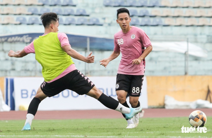 Quả bóng vàng Hùng Dũng muốn phá kỷ lục vô địch V-League, AFF Cup - Ảnh 2.