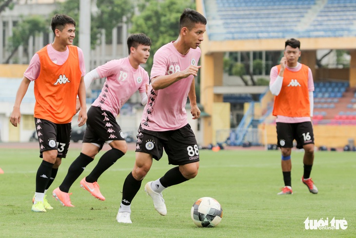 Quả bóng vàng Hùng Dũng muốn phá kỷ lục vô địch V-League, AFF Cup - Ảnh 1.