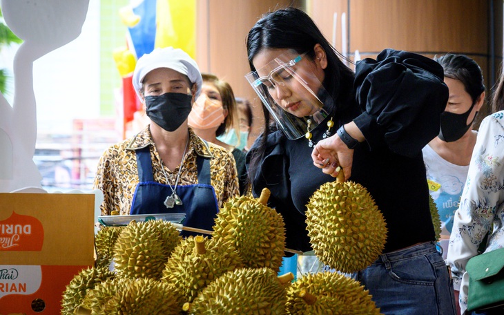 Dịch COVID-19: Thái rút ngắn lệnh giới nghiêm, cho lao động nước ngoài nhập cảnh