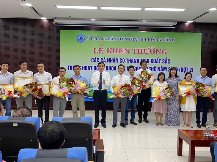 Đà Nẵng trao thưởng cho các nhà khoa học ĐH Duy Tân - Ảnh 6.