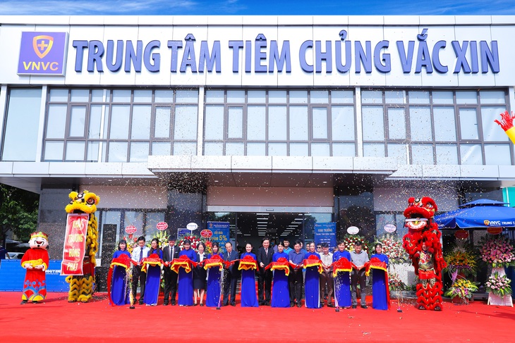 Khai trương trung tâm tiêm chủng VNVC Ninh Bình - Ảnh 1.