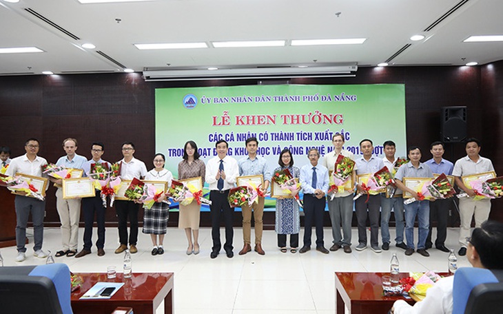 Đà Nẵng trao thưởng cho các nhà khoa học ĐH Duy Tân - Ảnh 5.
