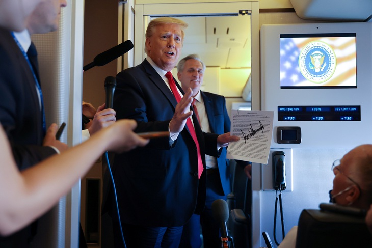 Ông Trump dời lịch họp G7, nói G7 vô cùng lỗi thời nên mời thêm các nước tham gia - Ảnh 1. Ông Trump dời lịch họp G7, nói G7 vô cùng lỗi thời nên mời thêm các nước tham gia - Ảnh 1.
