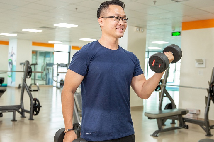 Trí thức trẻ: mê thể thao, say học hỏi  - Kỳ 2: Thầy phó hiệu trưởng 8X mê tập gym - Ảnh 1.