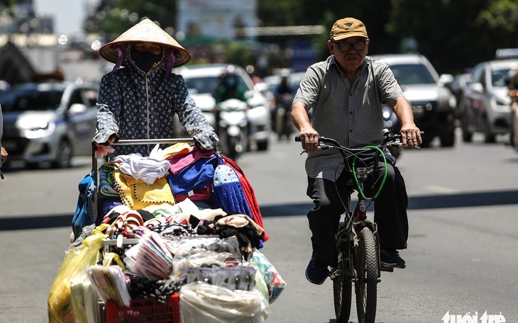 Bắc và Trung Bộ đón đợt nắng nóng gay gắt, có nơi lên tới 41 độ C