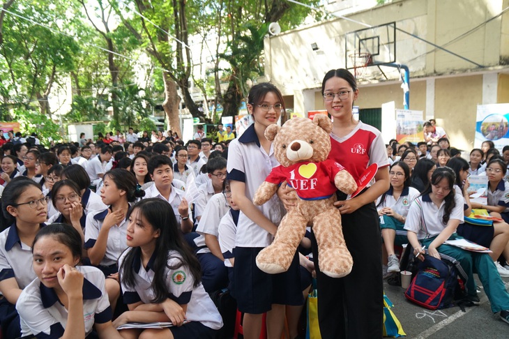 Xét học bạ vào đại học ở một chia sẻ khác của chính chủ - Ảnh 1. Xét học bạ vào đại học ở một chia sẻ khác của chính chủ - Ảnh 1.