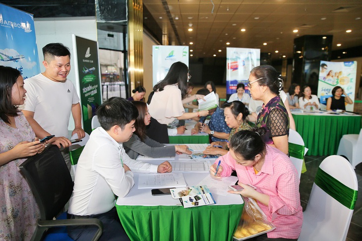 ‘Săn’ vé bay ưu đãi tại lễ khai trương phòng vé Bamboo Airways - Ảnh 3.