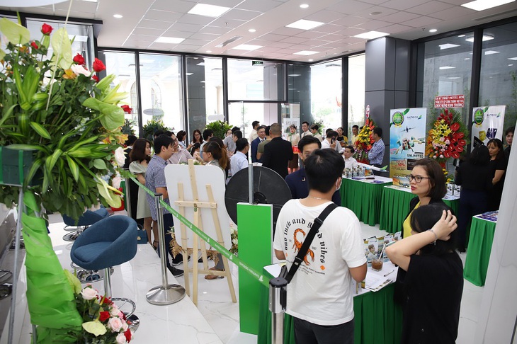 ‘Săn’ vé bay ưu đãi tại lễ khai trương phòng vé Bamboo Airways - Ảnh 4.