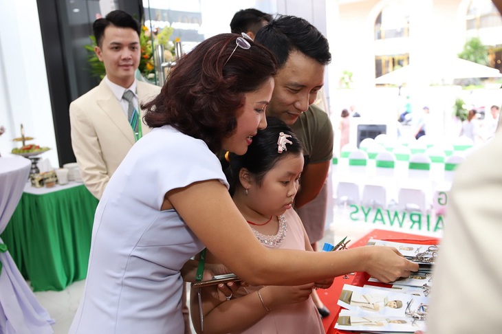 ‘Săn’ vé bay ưu đãi tại lễ khai trương phòng vé Bamboo Airways - Ảnh 7.