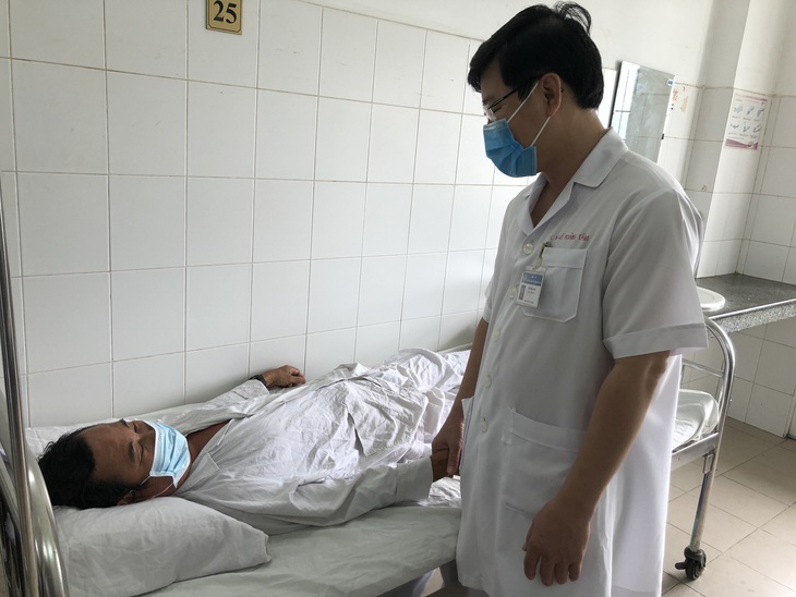 Người đàn ông bị máy sục khí oxy ao tôm cuốn suýt chết - Ảnh 2. Người đàn ông bị máy sục khí oxy ao tôm cuốn suýt chết - Ảnh 2.