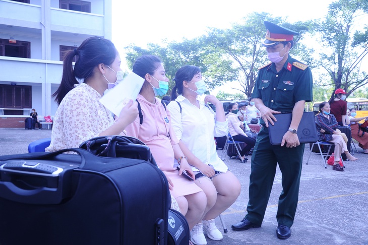 Hàng trăm bà bầu vui vẻ rời khu cách ly, đặt tên con là Quảng Nam để lưu dấu kỷ niệm - Ảnh 6.