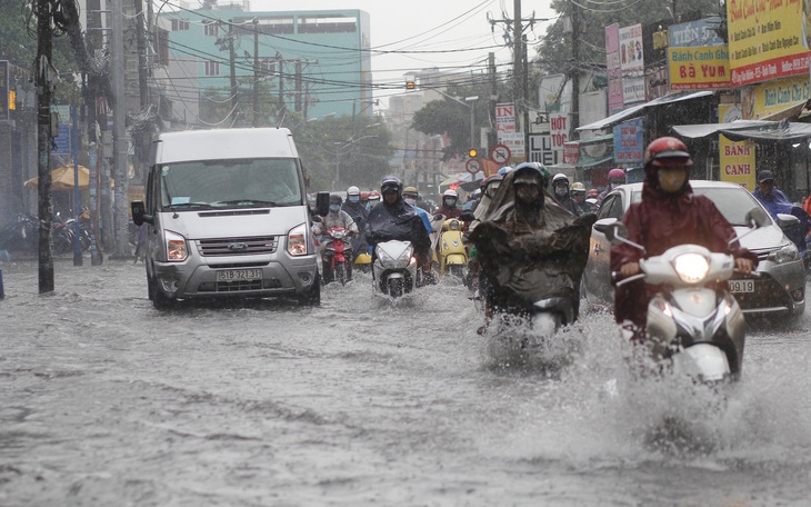 TP.HCM sắp có mưa lớn, ngập nặng do bão số 1 hút gió Tây Nam