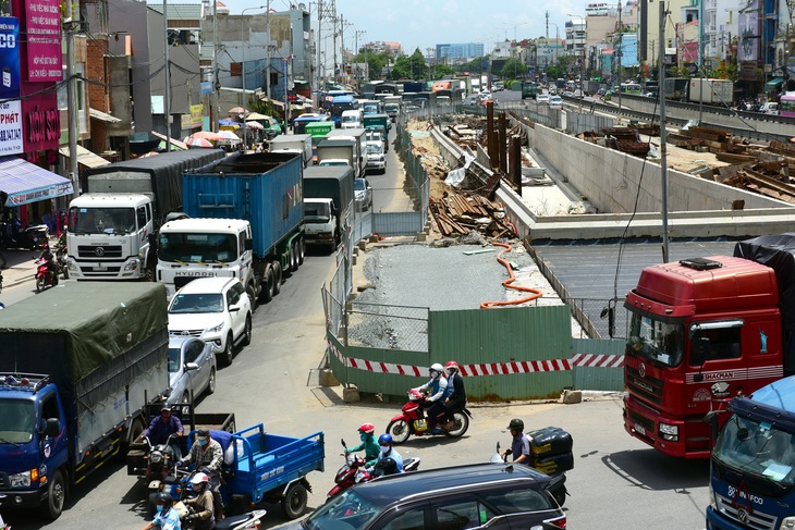 Tăng tốc xây hạ tầng, cách nào? - Ảnh 1.