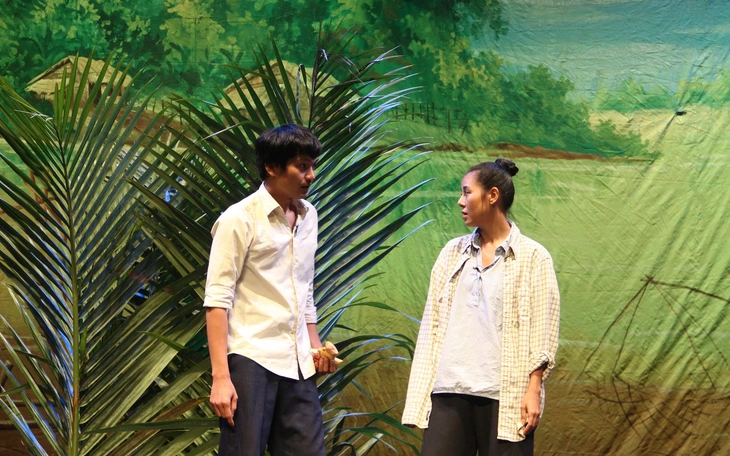 Hoàng Phi đóng kịch cách mạng - Ảnh 2.