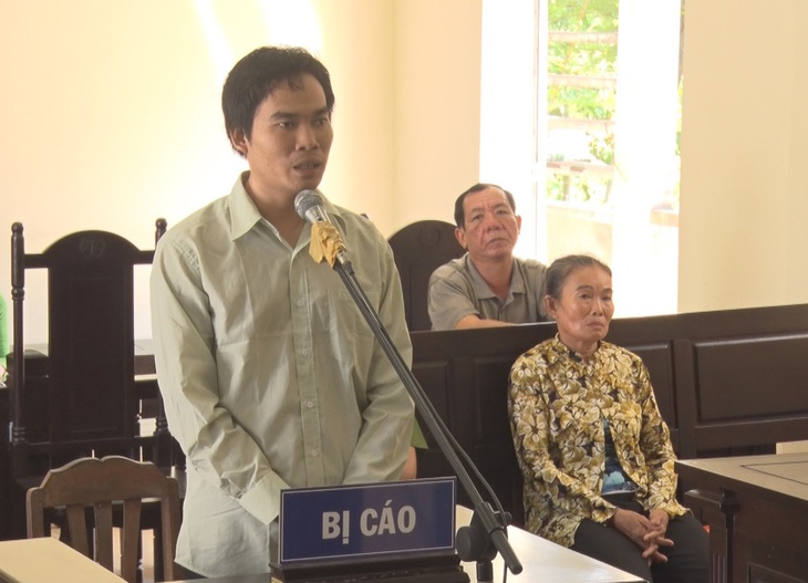 Trộm 10 cây vàng của mẹ, con trai lãnh án 8,5 năm tù - Ảnh 1. Trộm 10 cây vàng của mẹ, con trai lãnh án 8,5 năm tù - Ảnh 1.