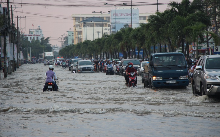 Triển khai nhiều dự án chống ngập trên quốc lộ ở miền Tây