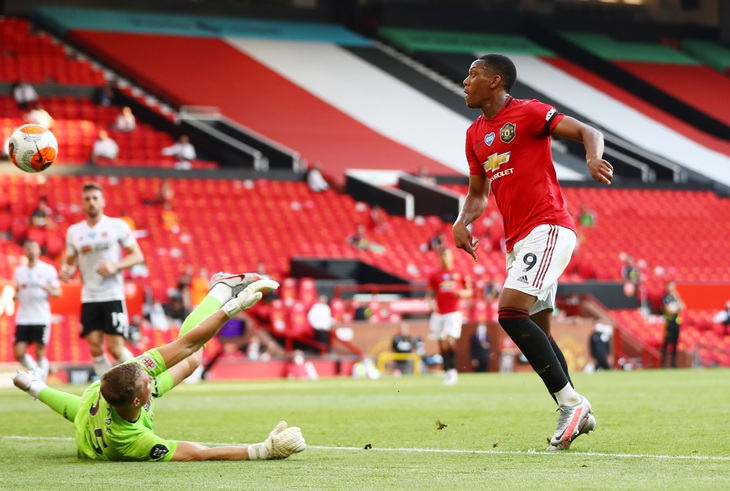 Martial lập hat-trick, Man Utd đại thắng Sheffield United - Ảnh 3.