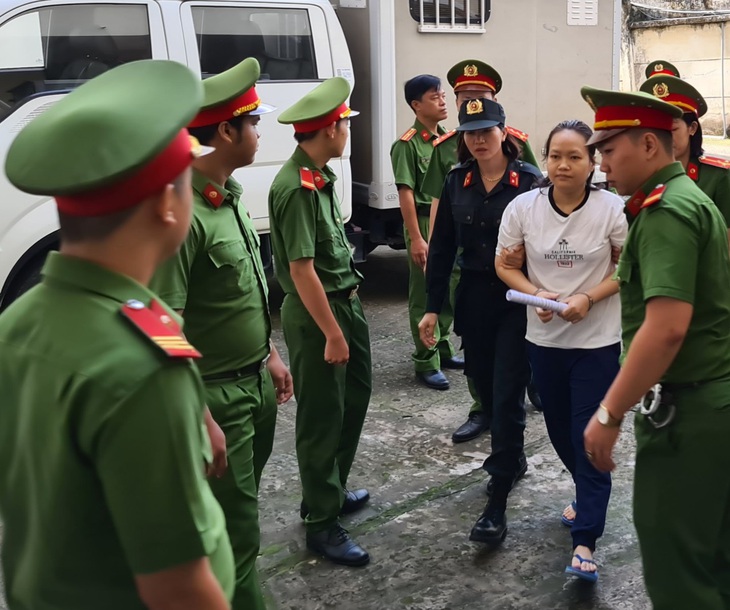 Bất ngờ tại tòa xử vụ thi thể trong bêtông: Mẹ nạn nhân nói con mình... chưa chết! - Ảnh 2.