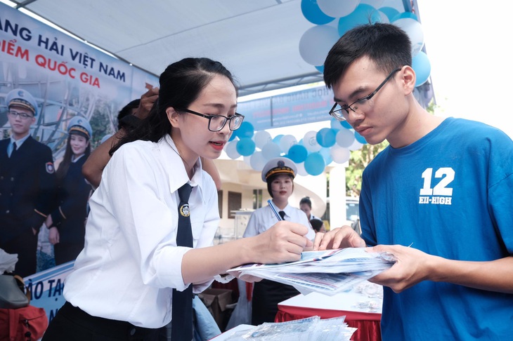 Sáng nay báo Tuổi Trẻ tư vấn tuyển sinh tại Cần Thơ, Hải Phòng: Khám phá ngành nghề, săn tìm cơ hội - Ảnh 10.