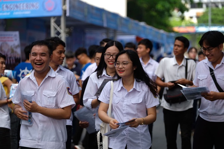 Sáng nay báo Tuổi Trẻ tư vấn tuyển sinh tại Cần Thơ, Hải Phòng: Khám phá ngành nghề, săn tìm cơ hội - Ảnh 3.