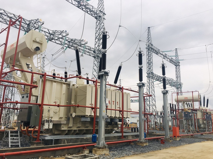 Đóng điện trạm biến áp 220kV Ninh Phước, giải tỏa thêm gần 306MW điện tái tạo lên lưới - Ảnh 2.