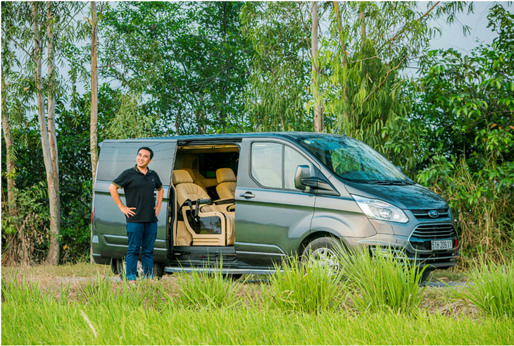 MC Quyền Linh: Không ngại di chuyển đường dài với chuyến xe hạnh phúc Ford Tourneo - Ảnh 4.