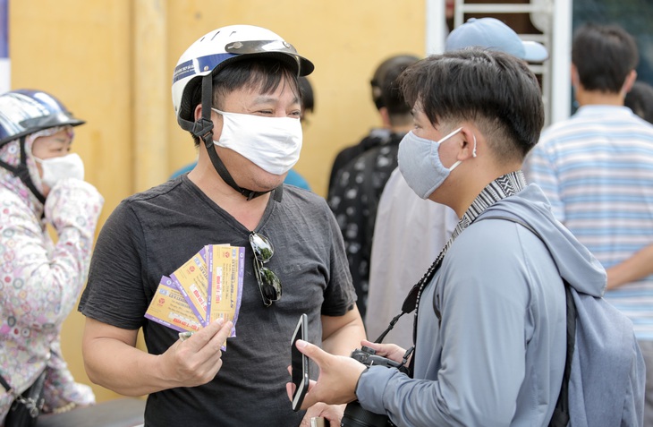 Mở bán vé trận Hà Nội FC - Hoàng Anh Gia Lai qua... cửa sổ - Ảnh 8.