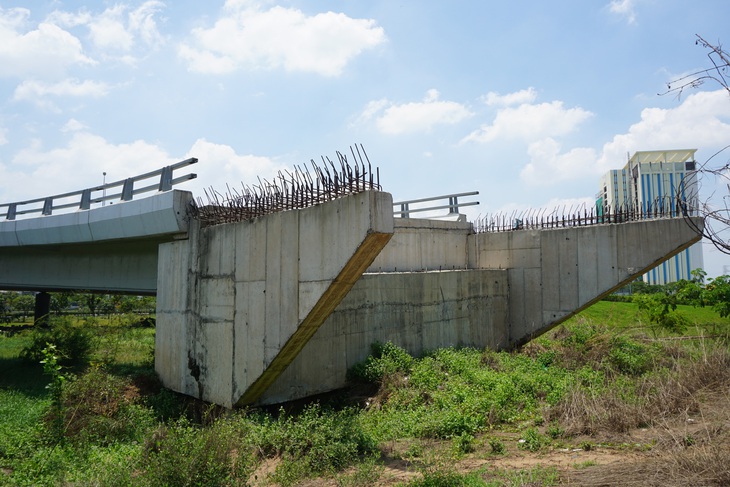 5 năm chưa xong 2,7km đường, TP.HCM tính ngưng hợp đồng BOT với Yên Khánh - Ảnh 1.