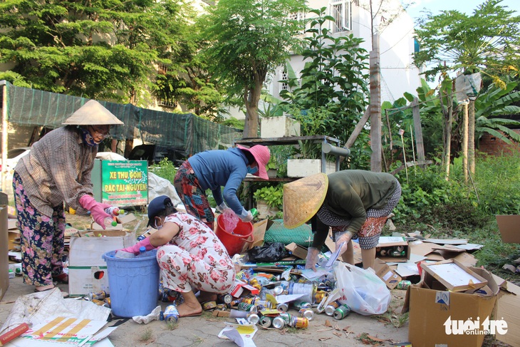Cụ già miệt mài cống hiến cho đời - Ảnh 4. Cụ già miệt mài cống hiến cho đời - Ảnh 4.