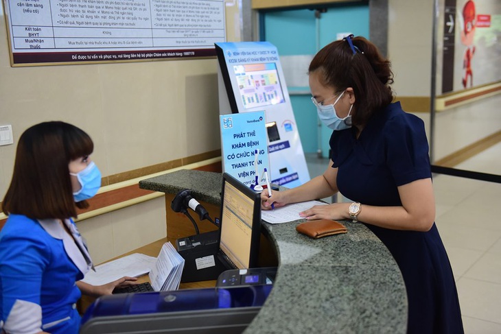 Giảm xếp hàng chờ đóng viện phí - Ảnh 1. Giảm xếp hàng chờ đóng viện phí - Ảnh 1.