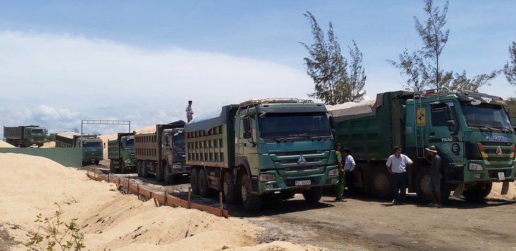 Phạt 100 triệu đồng, tịch thu phương tiện vụ trộm cát rành rành ở Xuyên Mộc - Ảnh 3.