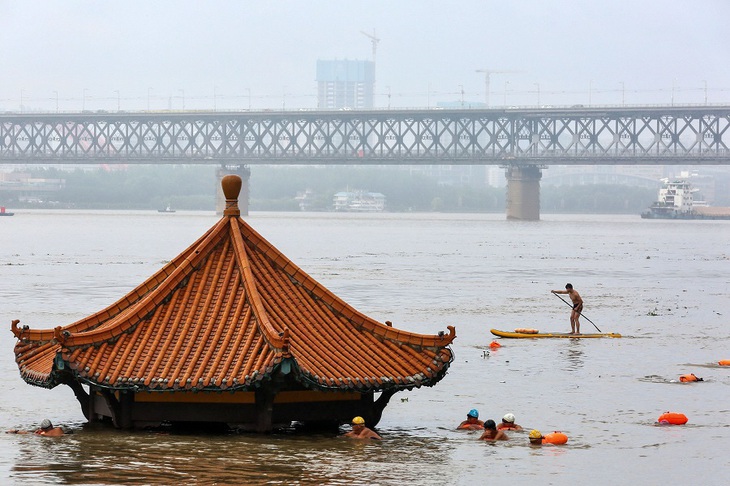 Tỉnh Giang Tây, Trung Quốc nâng cảnh báo mức cao nhất, lũ lớn sắp ập về - Ảnh 2.